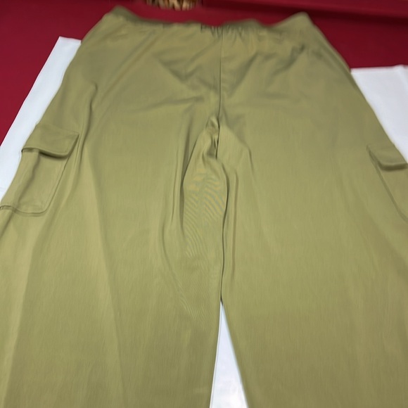 LISA RINNA OLIVE GREEN PULL ON CARGO PANTS WIDE LEG knit Flowy stretch waist Med - Picture 11 of 12